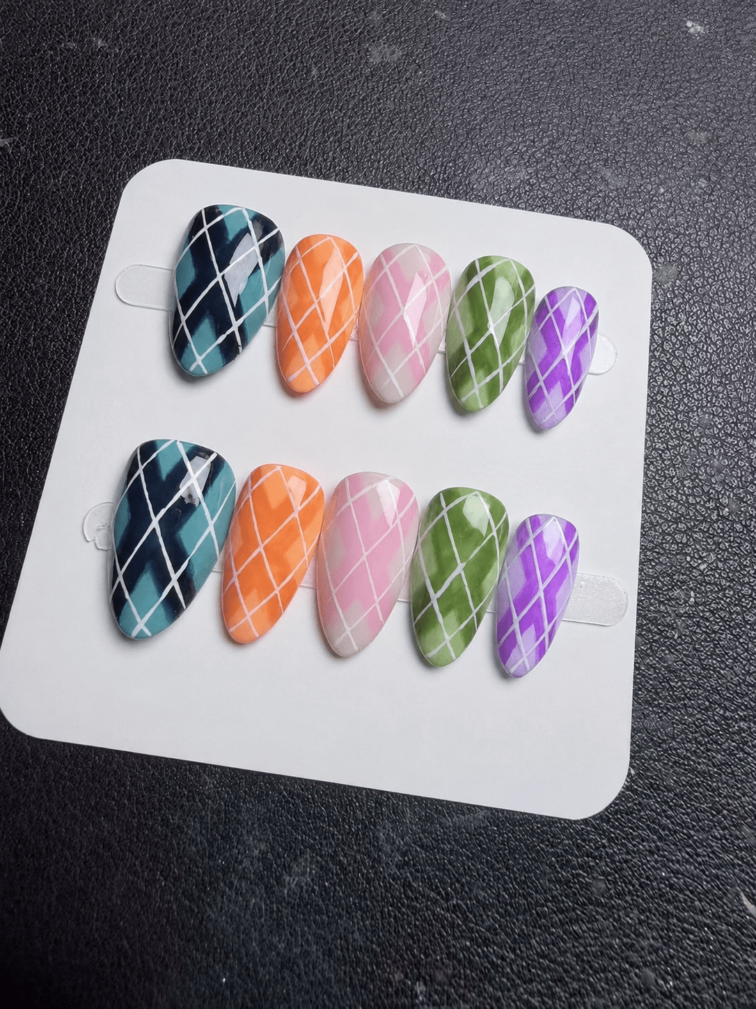 Gossip Girl - Rich Girly Nails