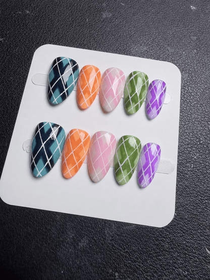 Gossip Girl - Rich Girly Nails